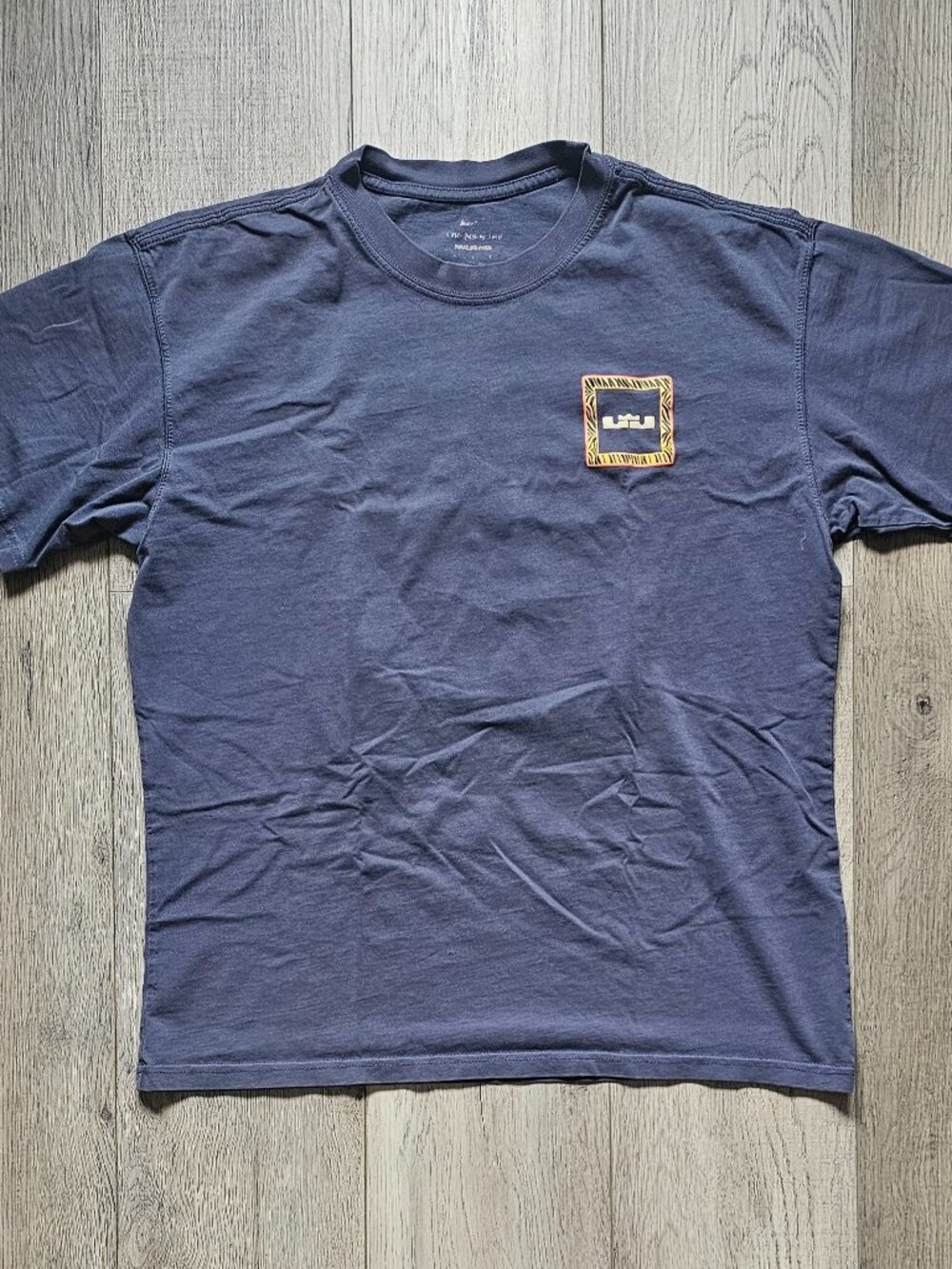 Nike LeBron James Lion Crown Graphic T-Shirt Men´s Charcoal Grey Tee Size Small